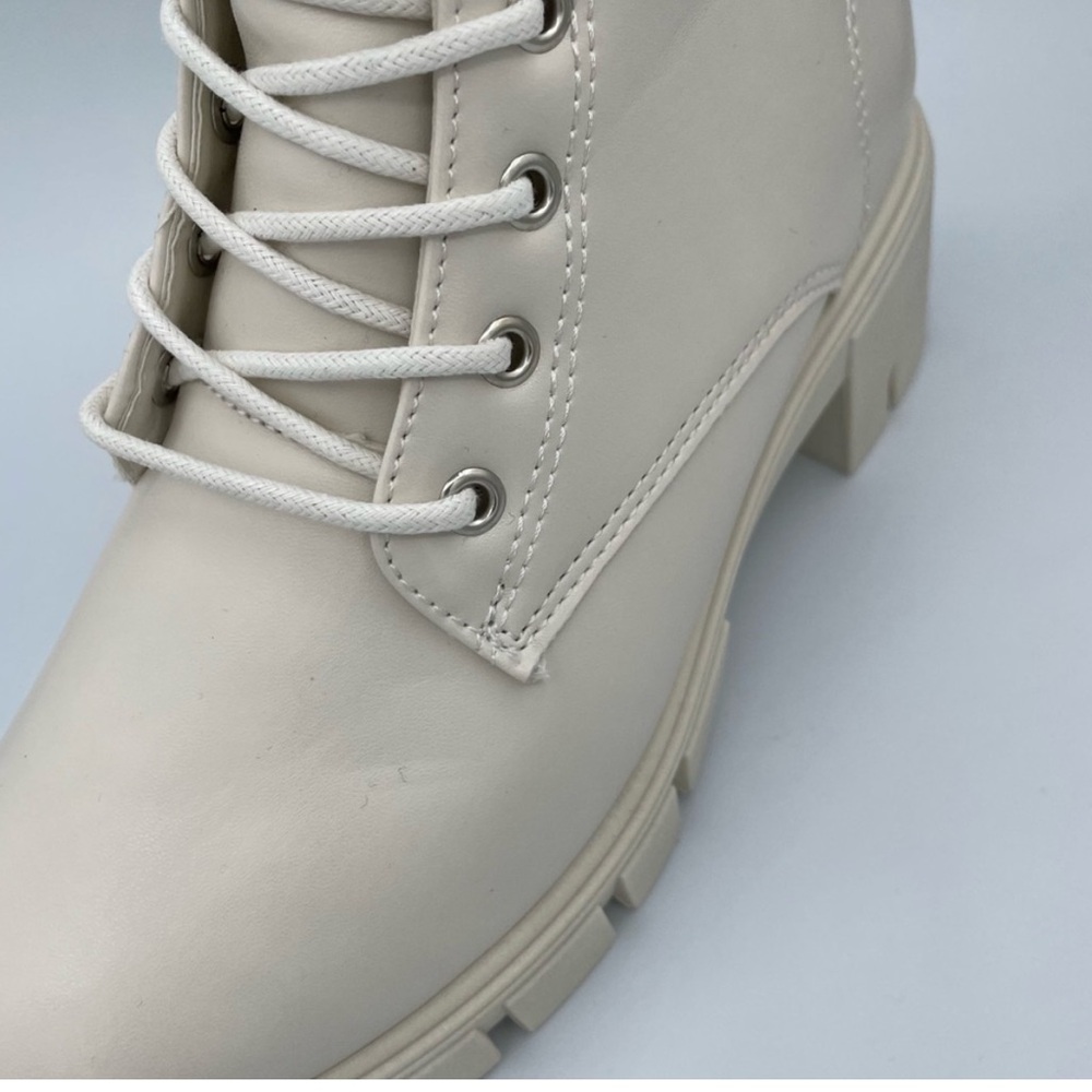 NWT Cream Combat Boots, Lace Up with Chunky Heel - Picture 6 of 7